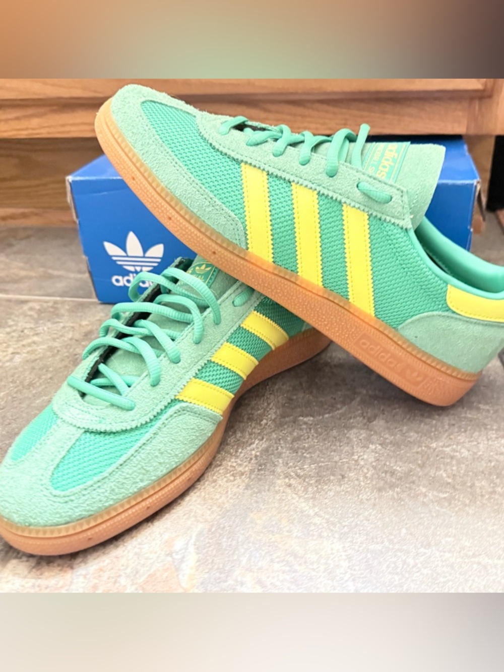 2025 NWT ADIDAS HANDBALL SPEZIAL ‘ENERGY GREEN/PURE SULFUR/GUM SOLES’ M 8/WMN 9